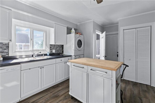 Building Photo - 5 Slocum St