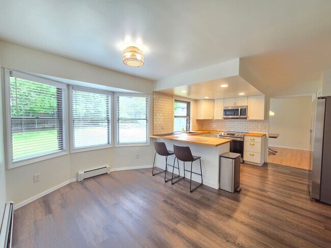 Building Photo - $3,050 - 4 Bed / 2.5 Bath Beautiful Home in Upper South Hill