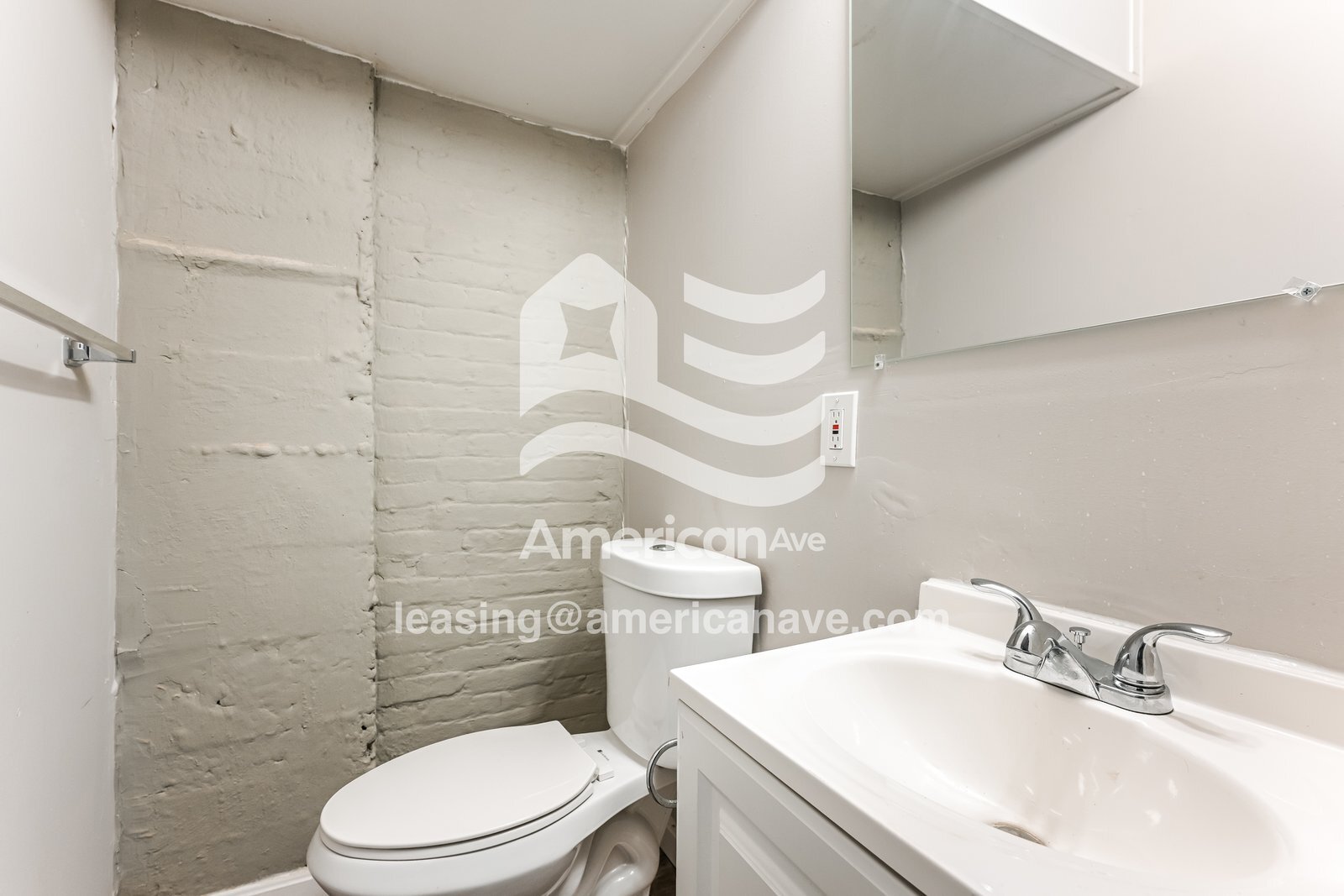 Building Photo - 211 Moore Ave