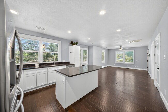 Building Photo - 1225 Michigan Ave