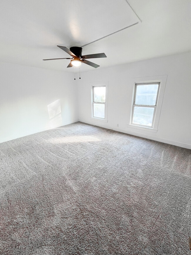 Building Photo - 512 Stone St