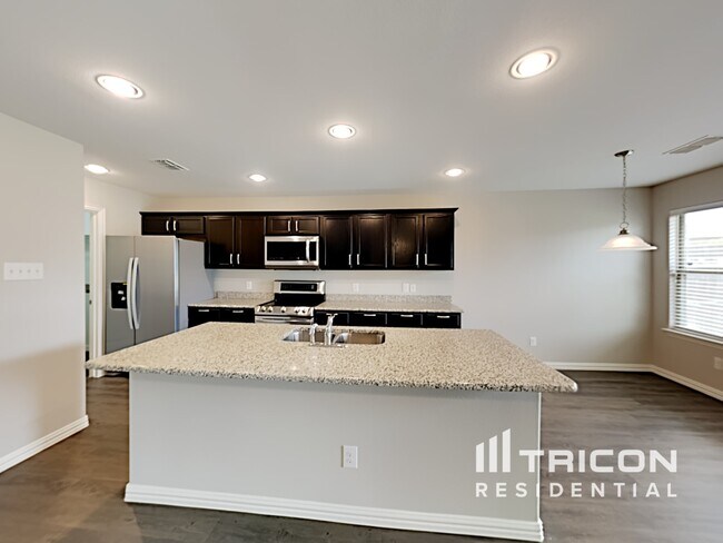 Building Photo - 1662 Pompano Beach Dr