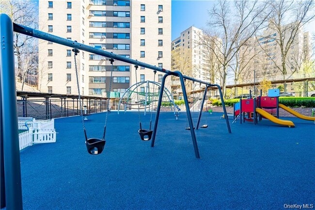 Building Photo - 1 Fordham Hill Oval