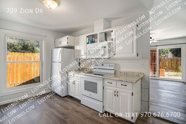 Building Photo - 709 Zion Dr