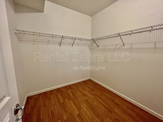 Building Photo - 1360 Shady Ln