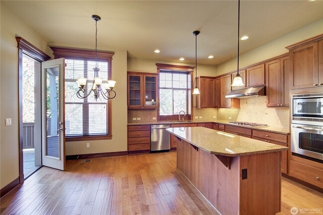 Building Photo - 3Bd/2.75Ba Issaquah Home