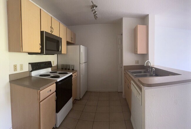 Building Photo - 940 Village Trail