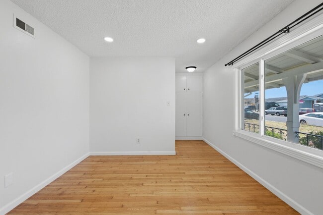 Building Photo - Spacious South San Francisco Home with Large Backyard, Garage & In-Unit Laundry