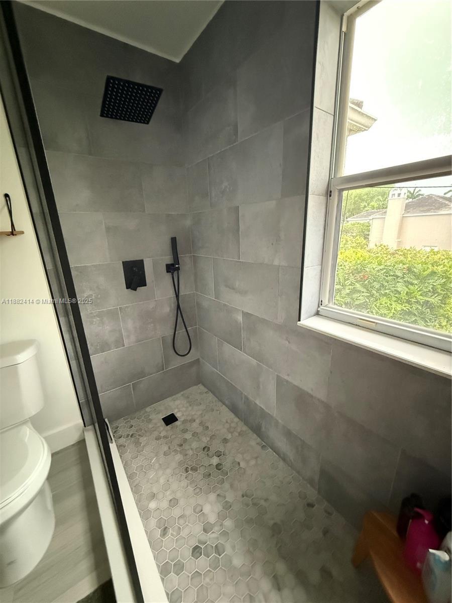 Building Photo - 5460 SW 70th Pl N