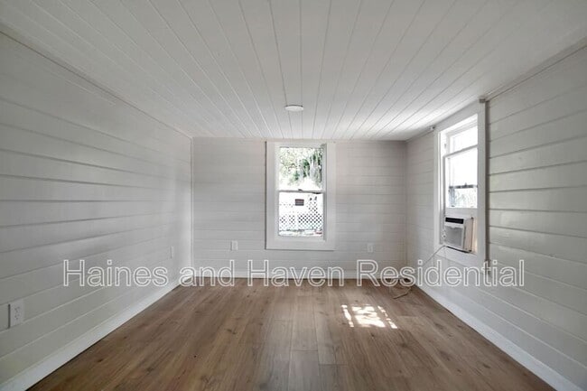 Building Photo - 658 Avenue B NW