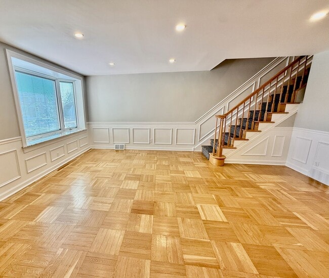 Building Photo - RARELY Offered completely RENOVATED PACKER PARK 3 Bedroom/2.5 Bath HOME w/ Central AC-HARDWOOD Fl...