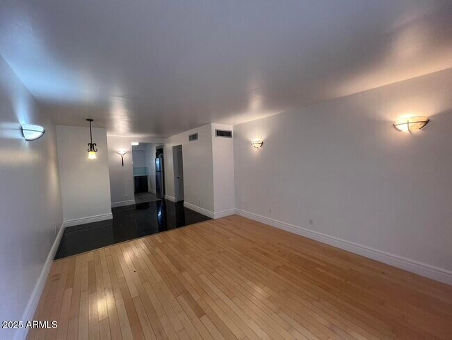 Building Photo - 1010 E Osborn Rd