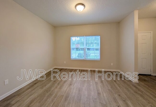 Building Photo - 5651 Norde Dr W