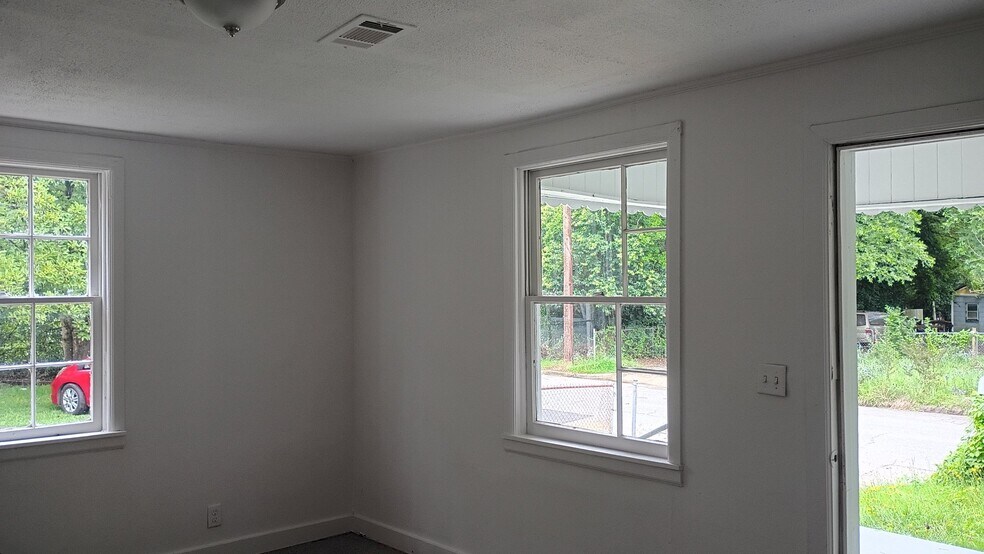 Building Photo - 569 Grenada Terrace