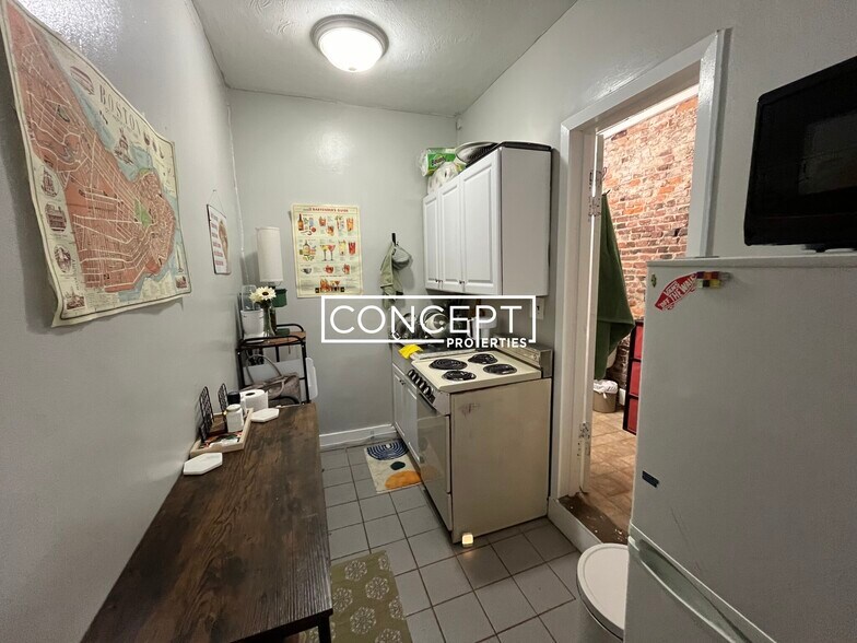 Building Photo - 40 Anderson St