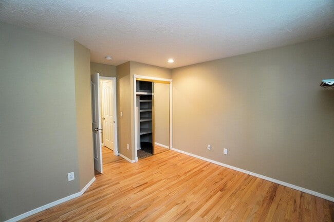 Building Photo - 2747 E Migratory Dr