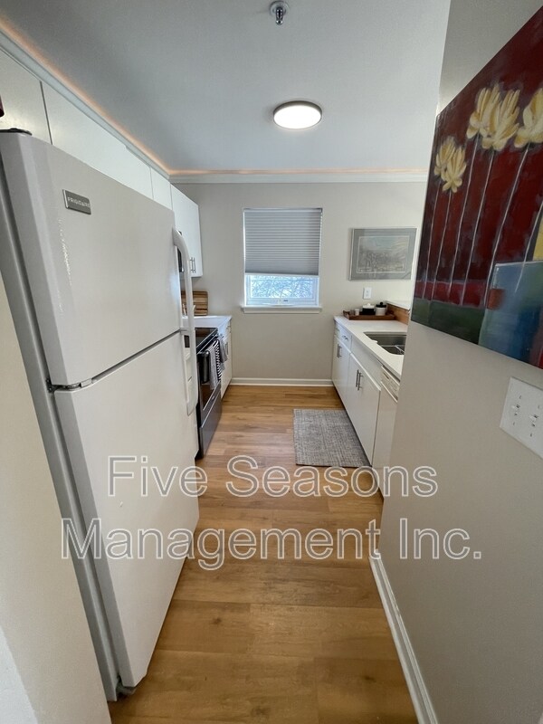 Building Photo - 352 Hildred Dr