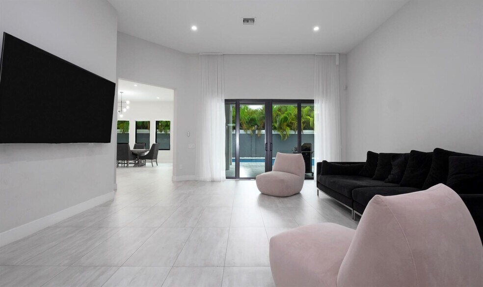 Building Photo - 5663 Brookfield Cir W