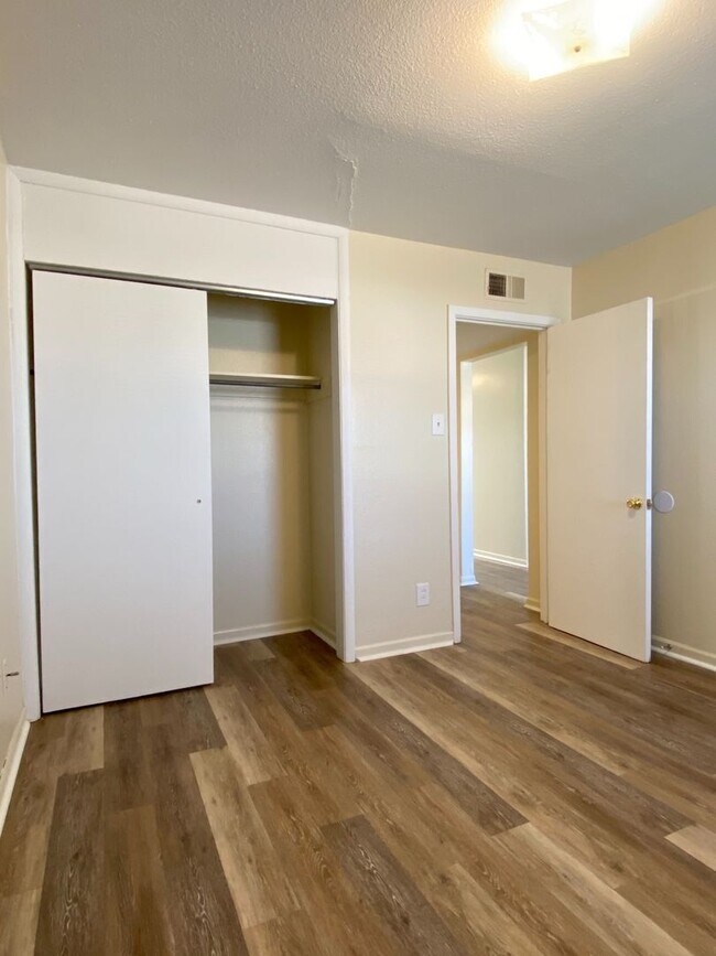 Building Photo - 3387 SW Brendan Ave