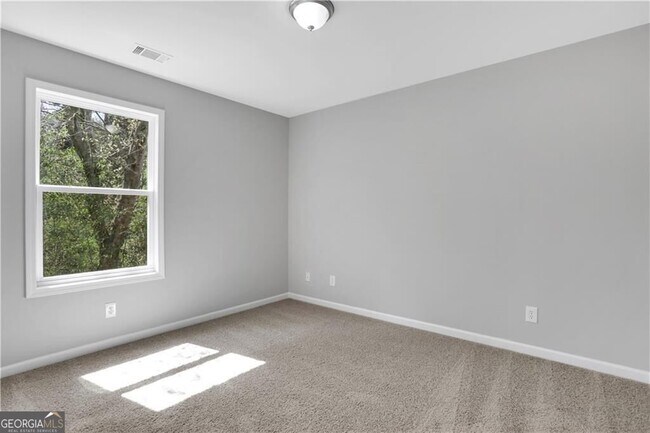 Building Photo - 2431 Woodside Way