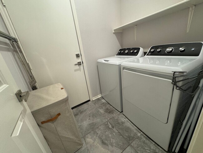 Building Photo - GATED COMMUNITY  |  STONE OAK  |  4 BEDROOMS + HUGE LOFT  |  SMALL LOFT/NURSERY/OFFICE/  |  EXCEL...