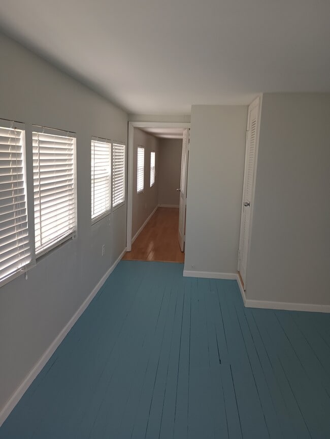 Building Photo - 216 Humpty Dumpty Dr