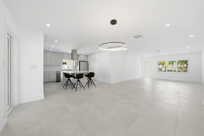 Building Photo - 2001 NE 17th Way