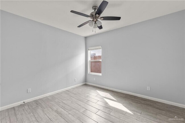 Building Photo - 18 N 33rd Ln