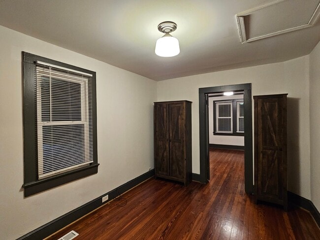 Building Photo - 2 BR, 1 BA on 1 ACRE