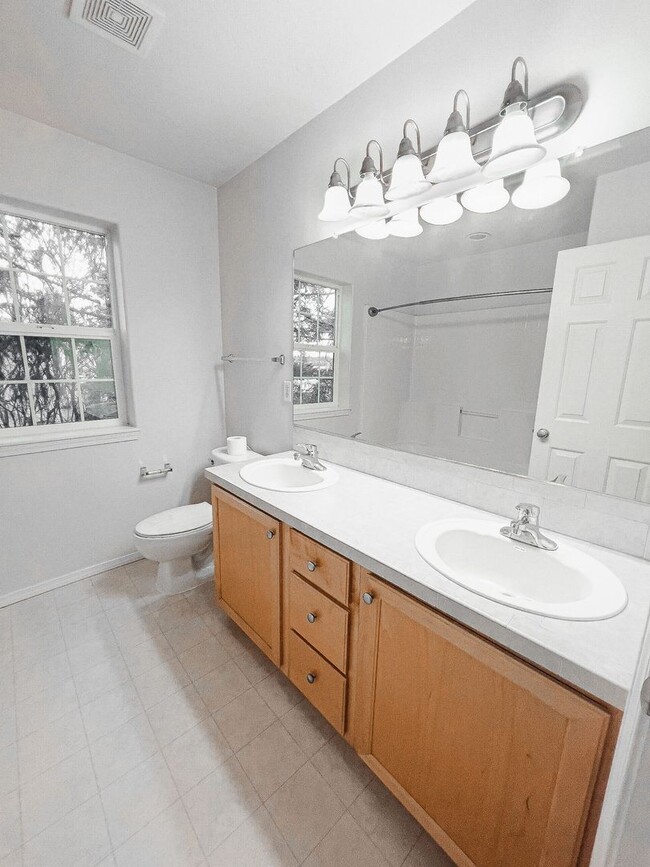 Building Photo - 15467 Brianne Ct