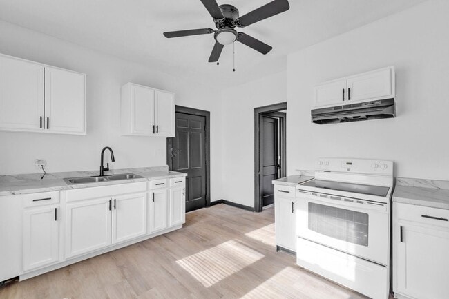 Building Photo - 3058 E 116th St