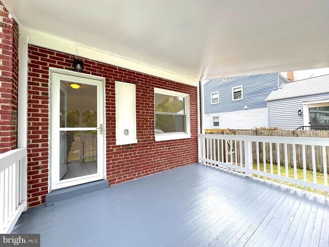 Building Photo - 5700 Fenwick Dr