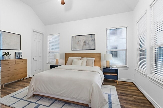 Building Photo - 1303 Sherwood Point Ln