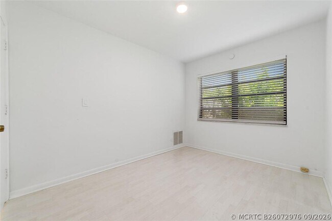 Building Photo - 1273 NE 37th St
