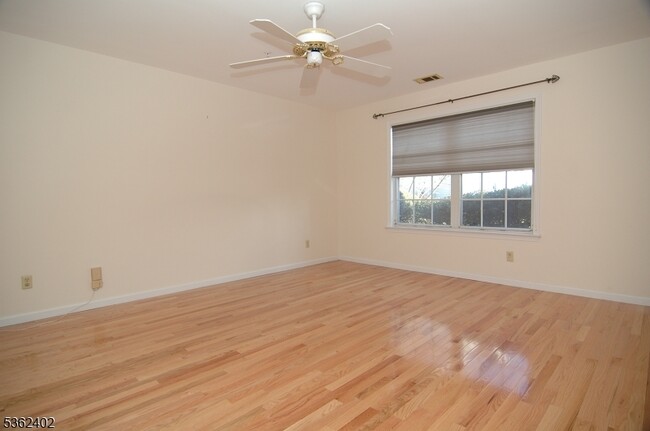 Building Photo - 214 Stratford Pl