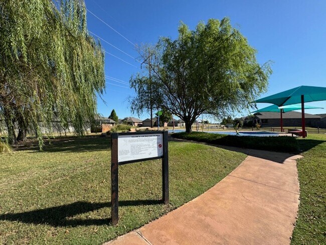 Building Photo - 3 bed 2 bath located in Norman, with neighborhood amenities!