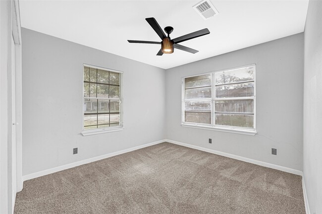 Building Photo - 122 Gruss Dr