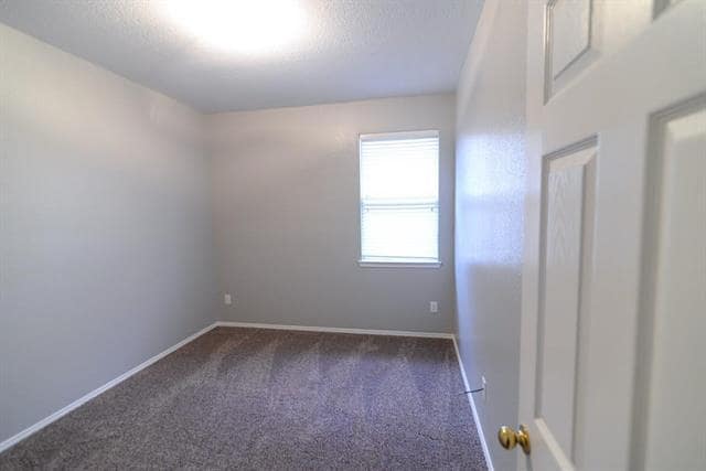 Building Photo - 12661 Oakwood Cir