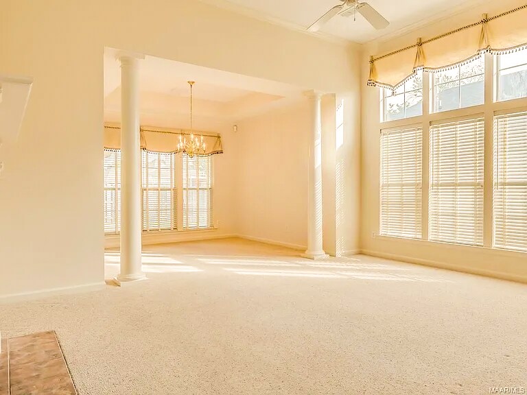 Building Photo - 2112 Parkview Dr S