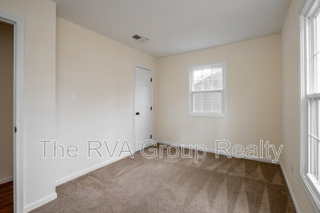 Building Photo - 8907 Huntingcreek Terrace