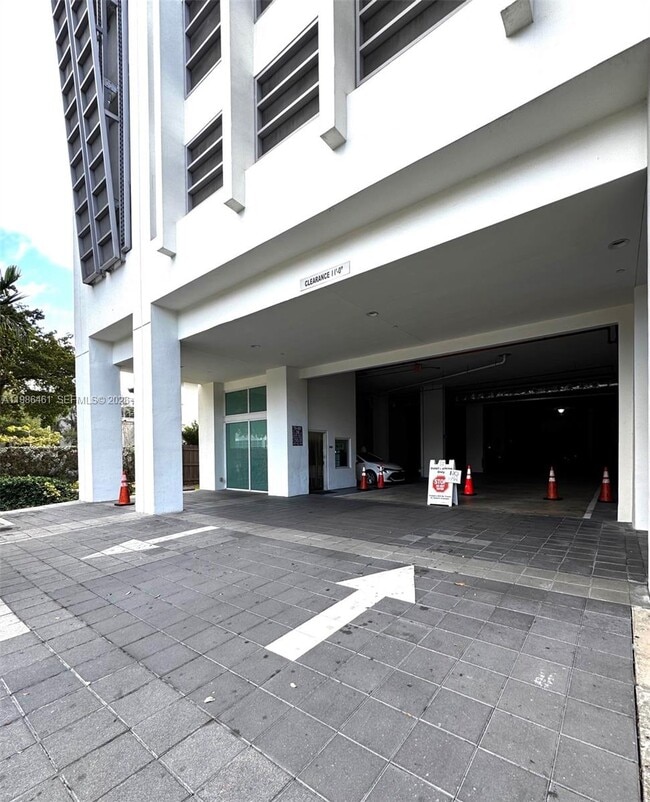 Building Photo - 2525 SW 3rd Ave