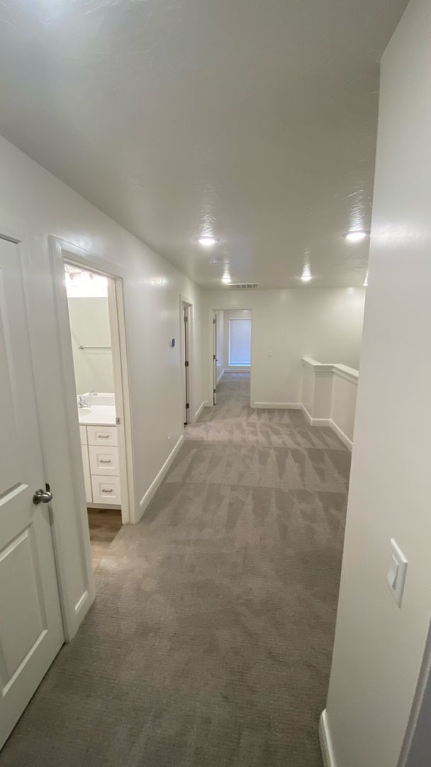 Building Photo - 3 Bed - 2.5 Bath, Large Townhome - 2 Car G...
