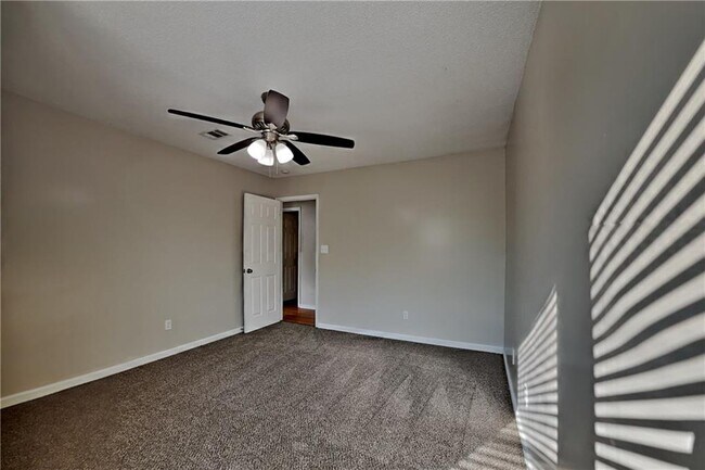 Building Photo - 1174 Empire Cir