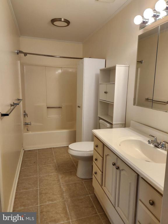 Building Photo - 154B Birchfield Ct