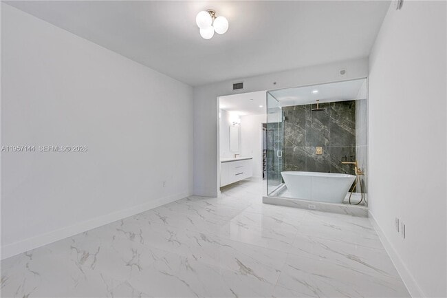 Building Photo - 700 NE 24th St