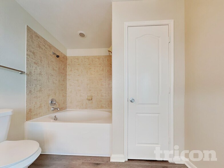 Building Photo - 7914 Moss Springs Ct