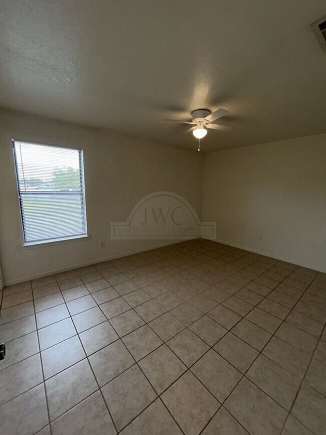 Building Photo - 105 Castellon Ct