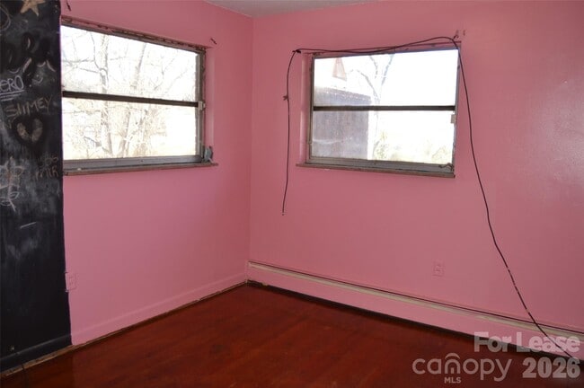 Building Photo - 516 S Green St