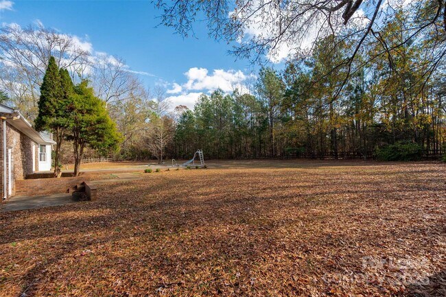 Building Photo - 4601 Linda Kay Dr