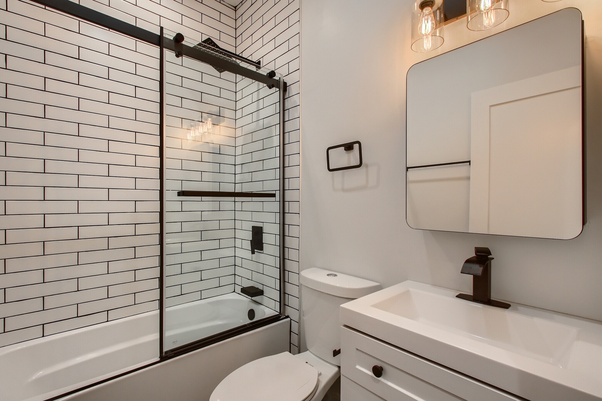 Building Photo - 1452 W Irving Park Rd